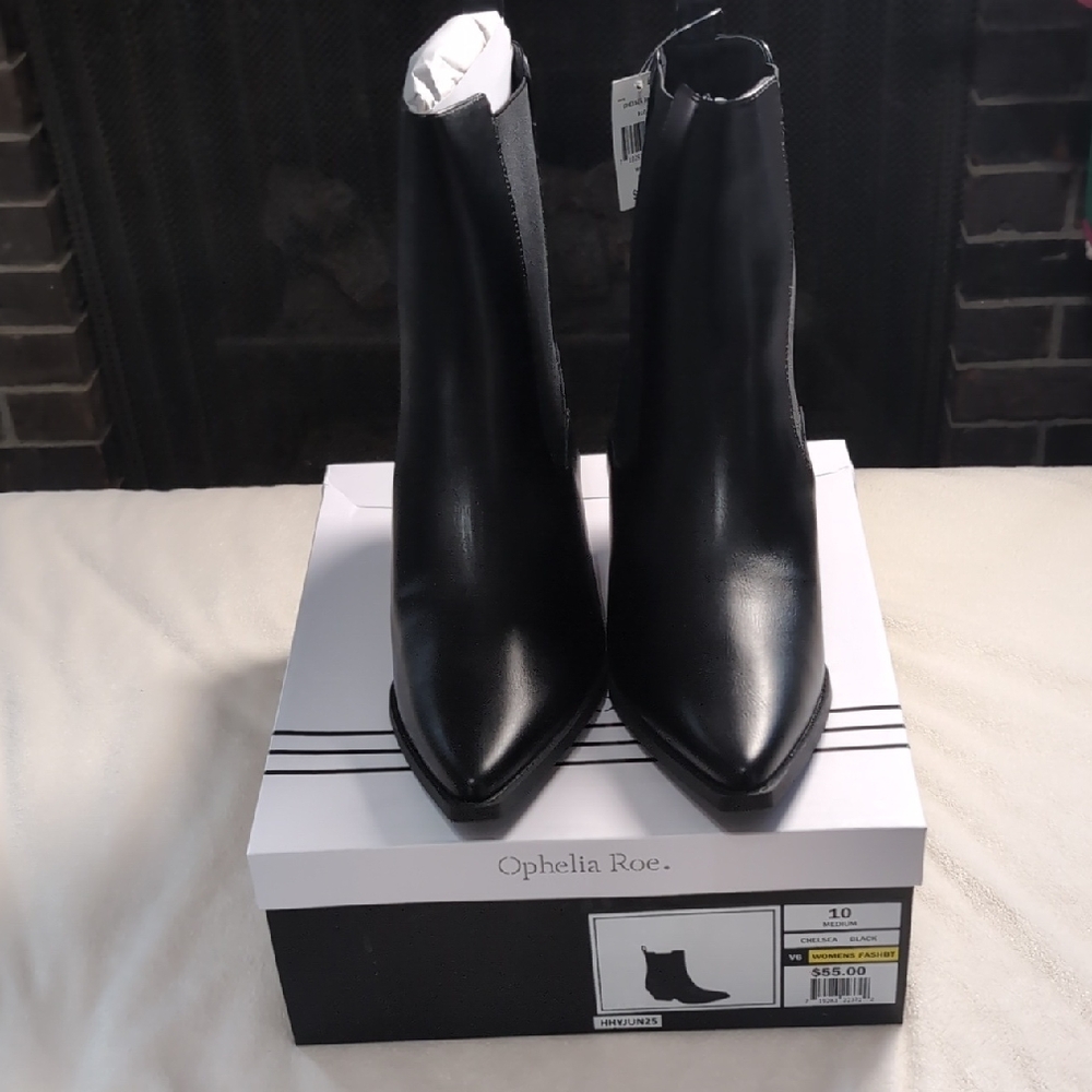 NWT Women's Size 10 Medium Ophelia Roe Black Leather Pull On Chelsea Boots